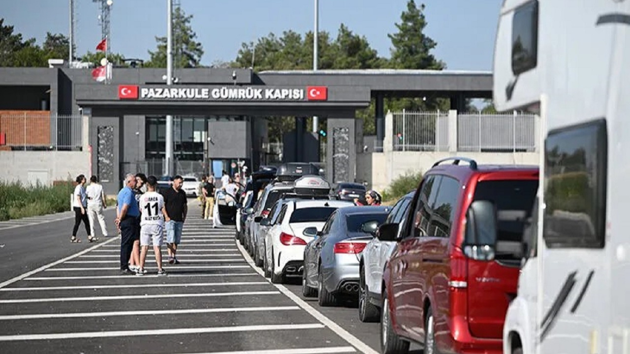 Gümrükçüler iş bıraktı! Yunanistan’a giriş-çıkışlar durdu